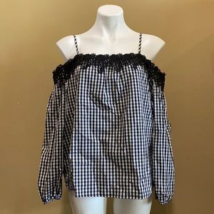 Romeo and Juliet cold shoulder top